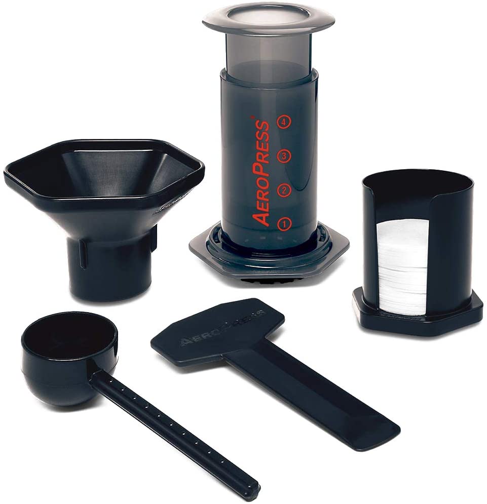 AeroPress und Kaffee im Set