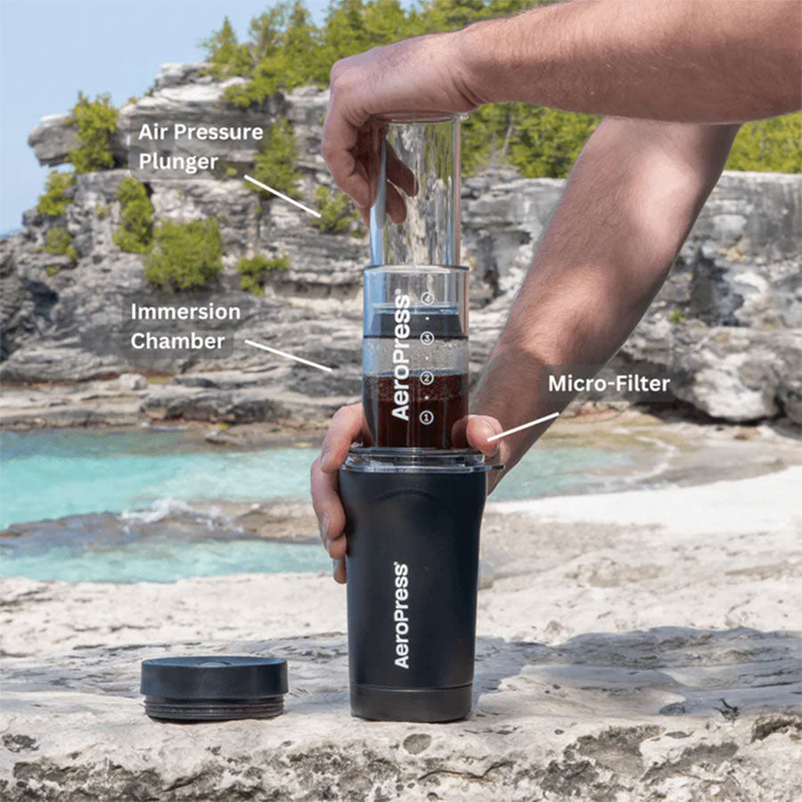 AeroPress Go Plus Travel System Kaffeebereiter mit Becher für unterwegs