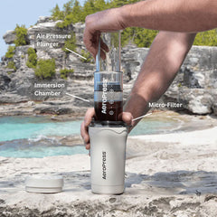 AeroPress Go Plus Travel System Kaffeebereiter mit Becher für unterwegs