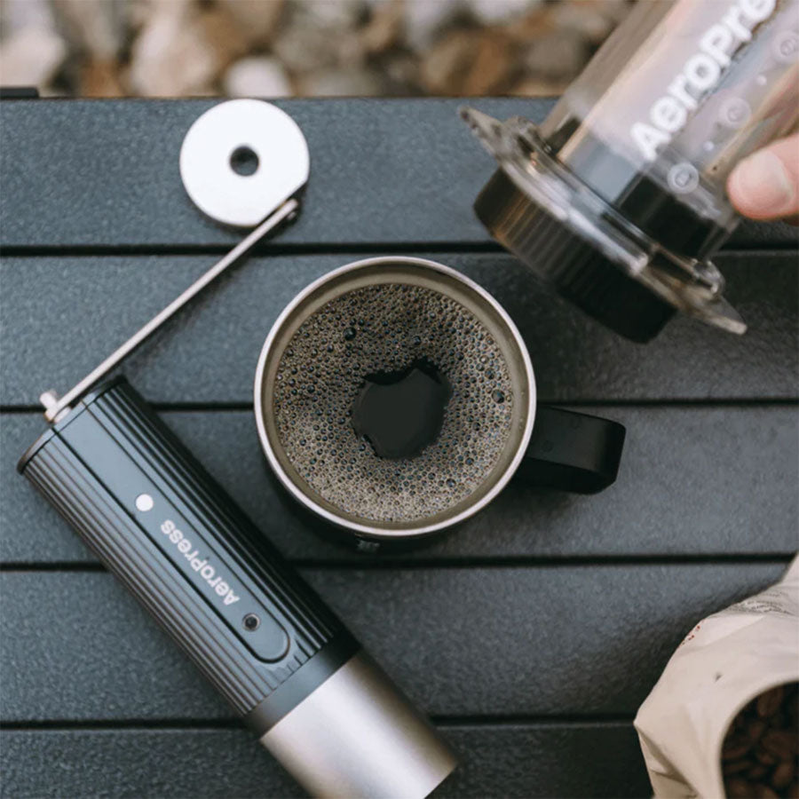 AeroPress Kaffeemühle mit ergonomischer Handkurbel, für 25g Bohnen, 60+ Mahlgrade