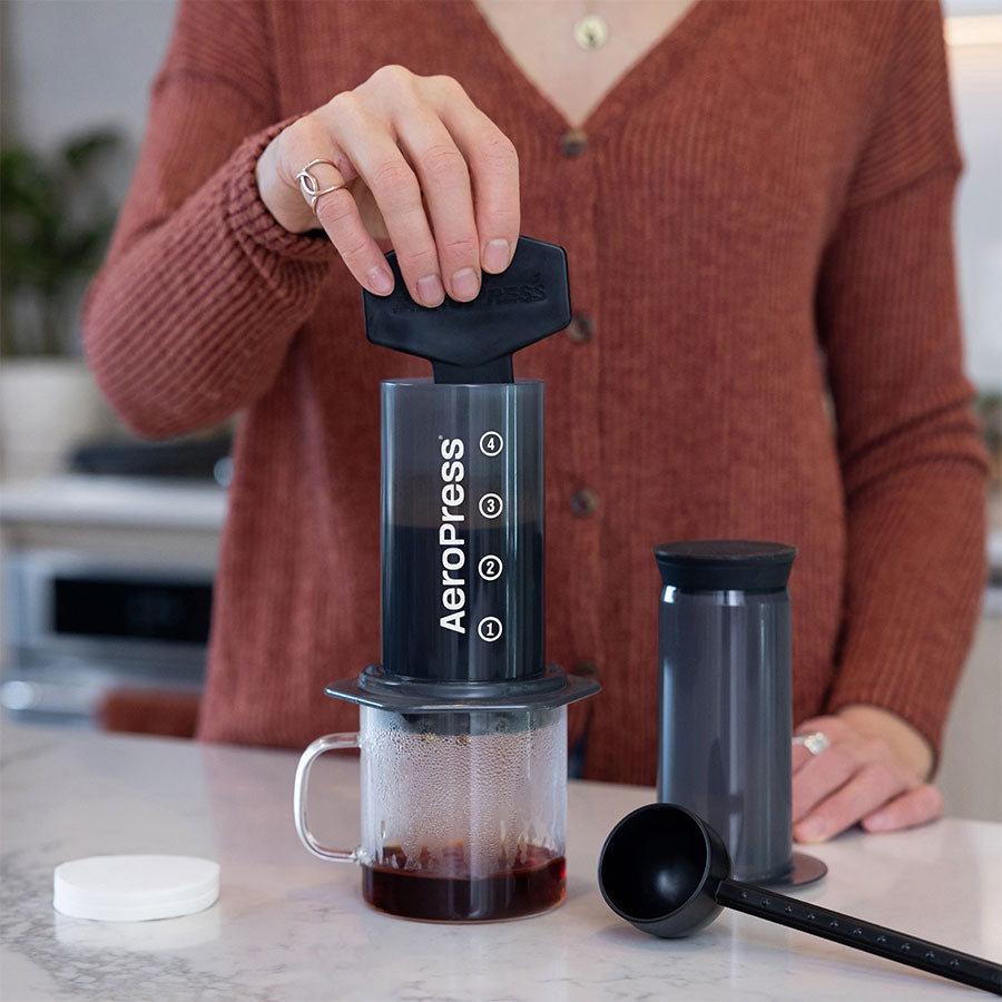 AeroPress Coffee Maker Kaffeebereiter, inkl. 100 Filtern