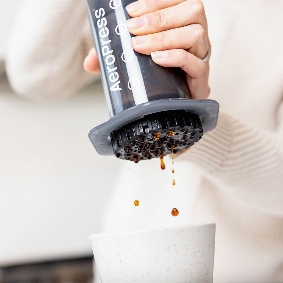 AeroPress Coffee Maker Kaffeebereiter, inkl. 100 Filtern