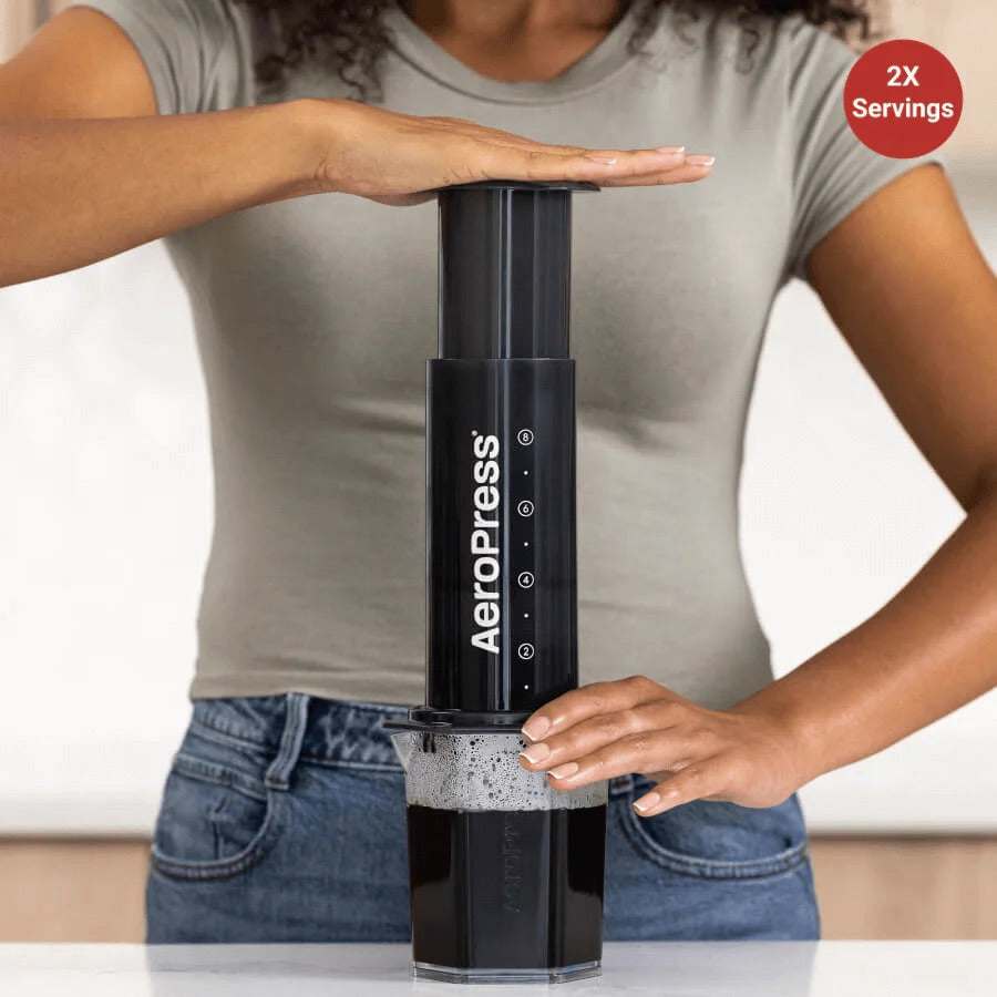 AeroPress XL Coffee Maker Kaffeebereiter, inkl. Karaffe + 100 Filtern