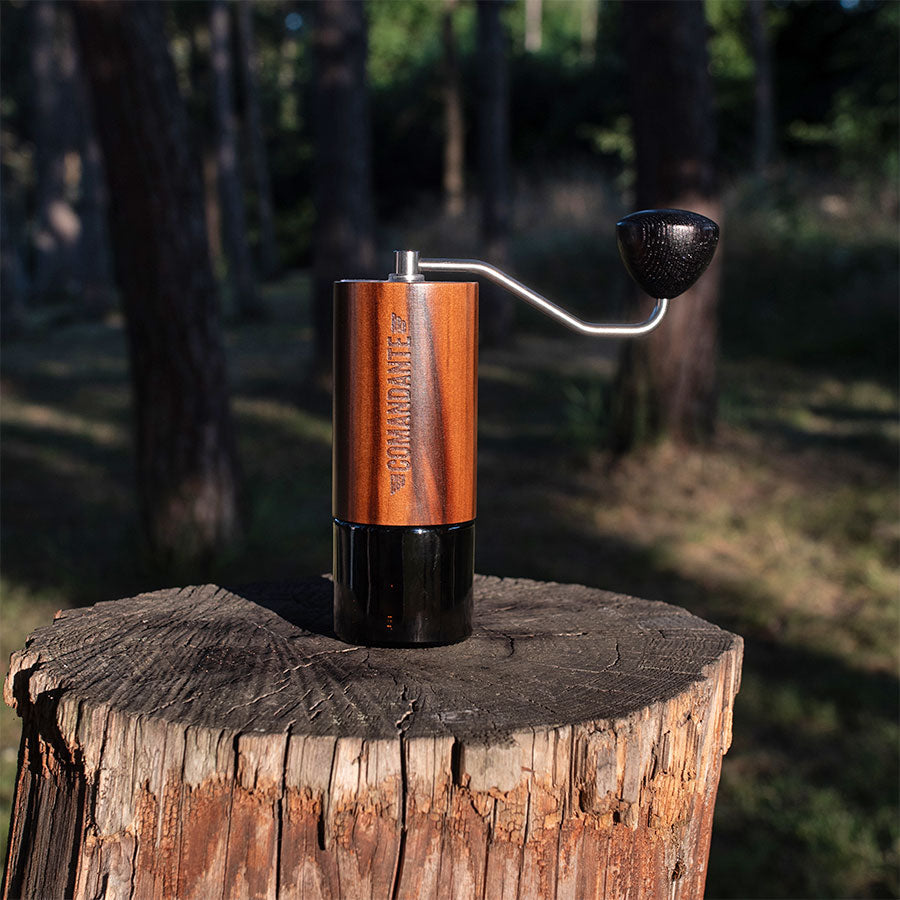 Comandante Kaffeemühle C40 MK4 Nitro Blade | Liquid Amber mieten mtl.