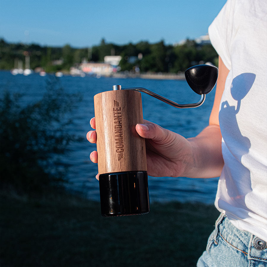 Comandante Kaffeemühle C40 MK4 Nitro Blade | Virginia Walnut mieten mtl.