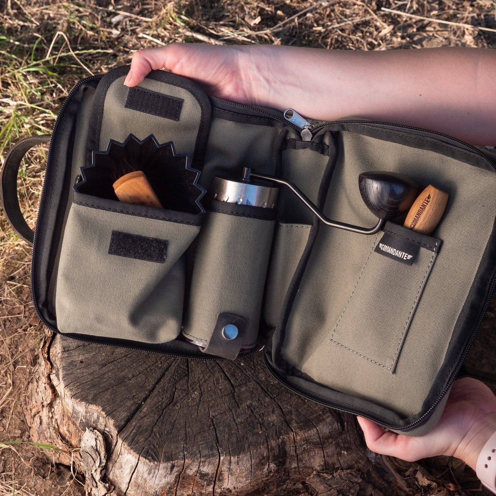 Comandante Kaffeemühle C40 MK4 Nitro Blade | Vintage Oak Classic Bundle + Travel Bag XL Forest